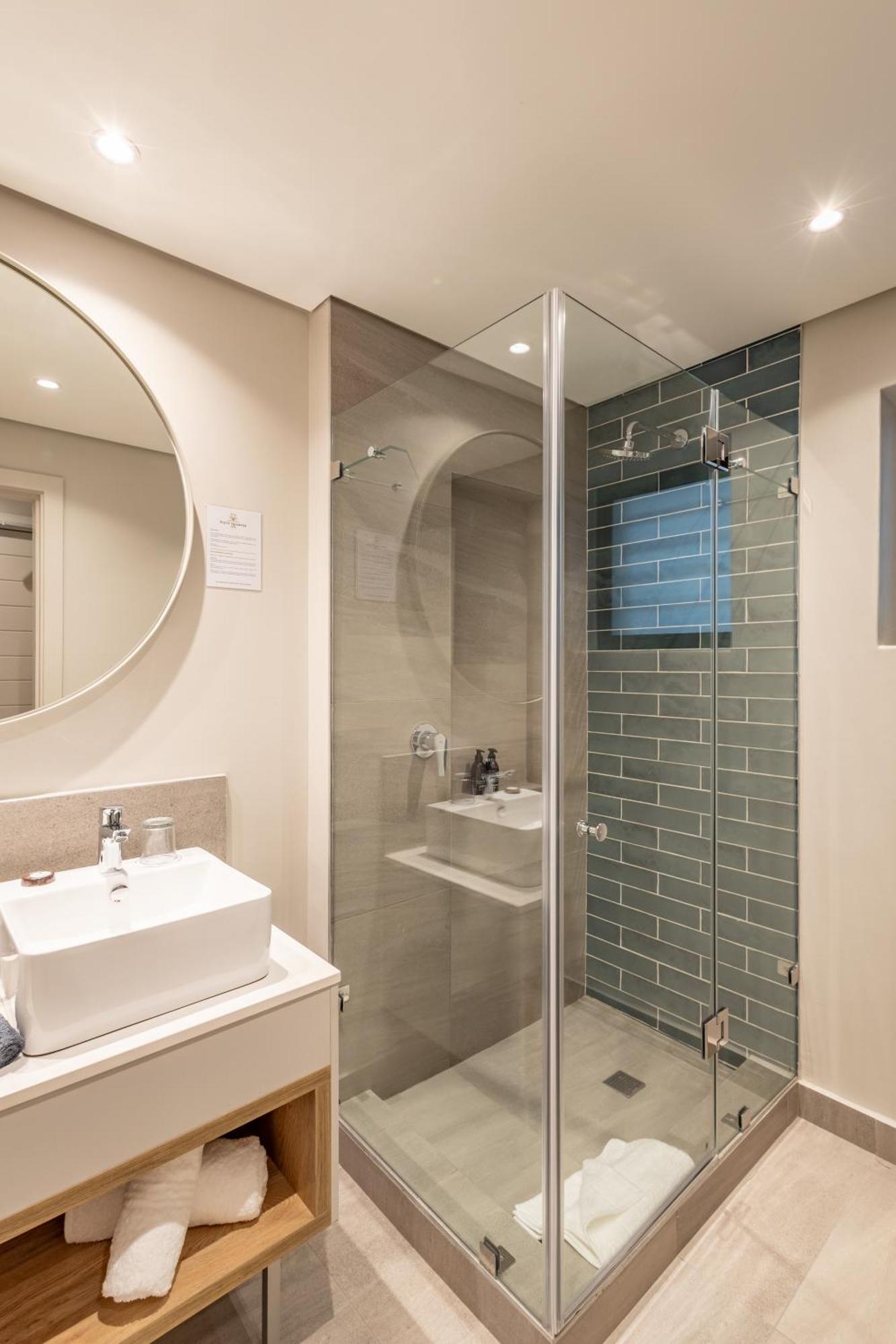 Plett Quarter Hotel - Lion Roars Hotels & Lodges Plettenberg Bay Esterno foto