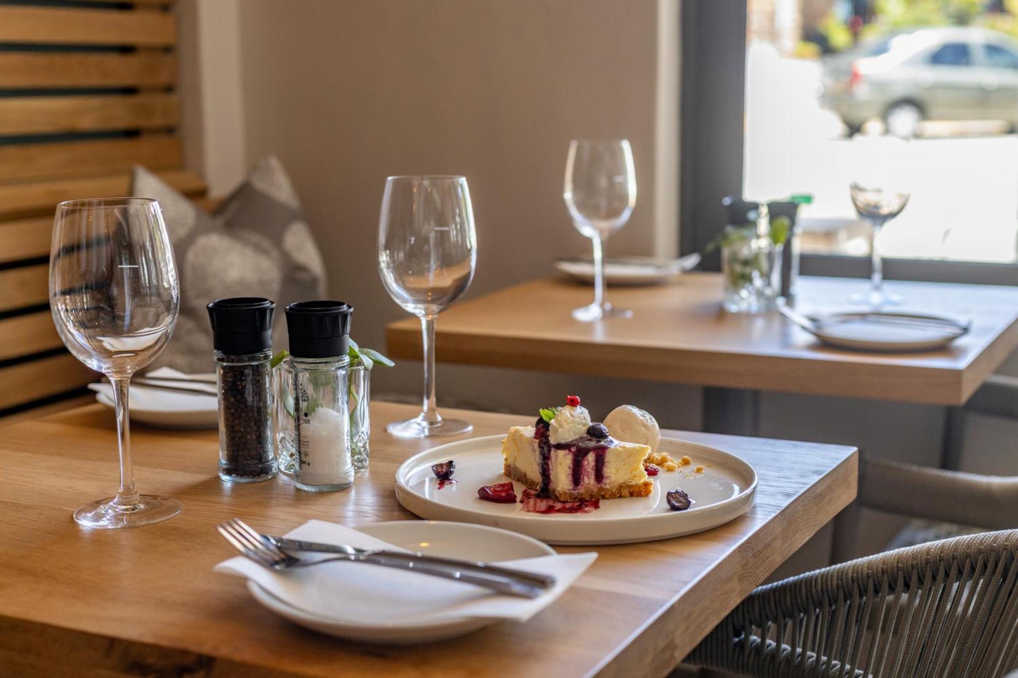 Plett Quarter Hotel - Lion Roars Hotels & Lodges Plettenberg Bay Esterno foto